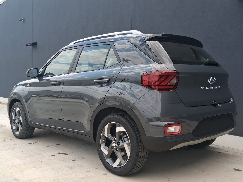 New 2025 Hyundai Venue Limited image 6