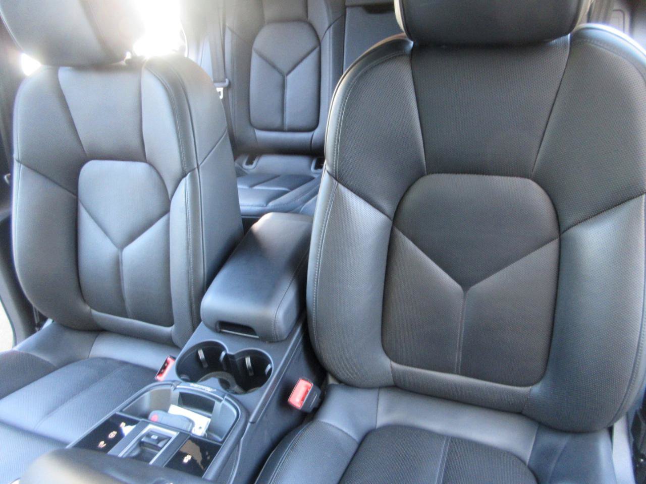 Used 2025 Porsche Macan w/ Premium Package Plus AWD/4WD image 17