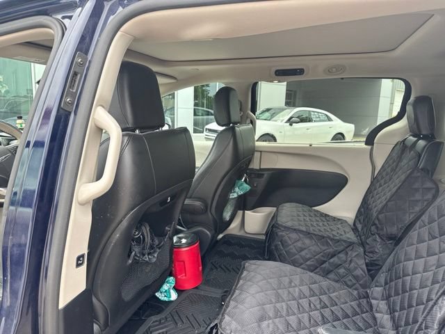 Used 2017 Chrysler Pacifica Limited FWD image 7