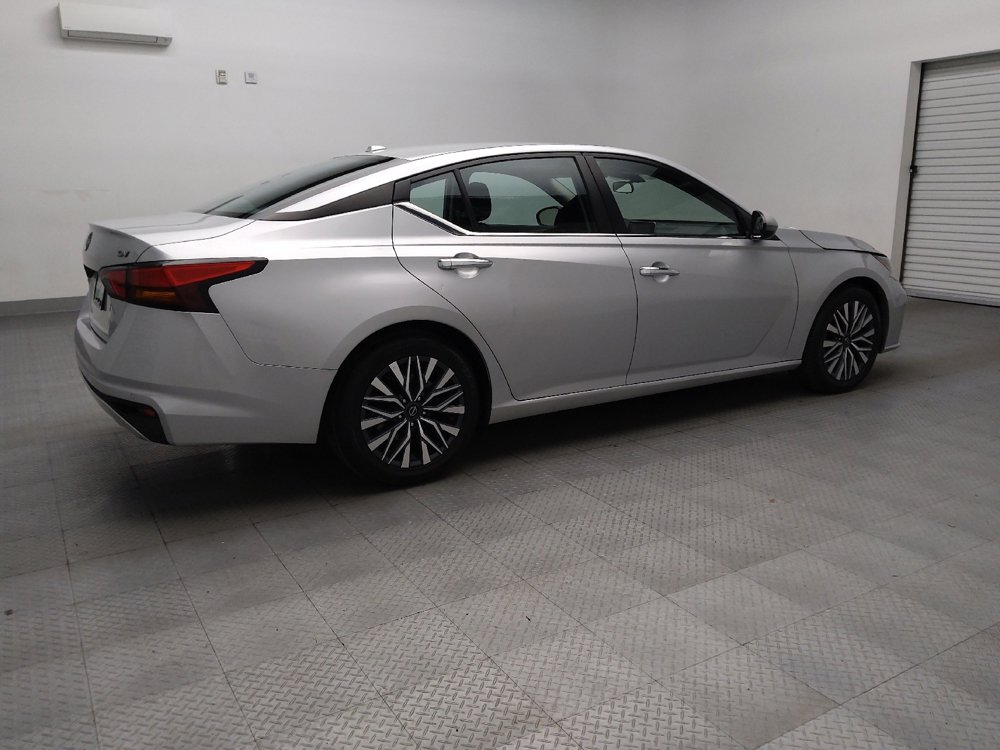 Used 2024 Nissan Altima 2.5 SV image 10