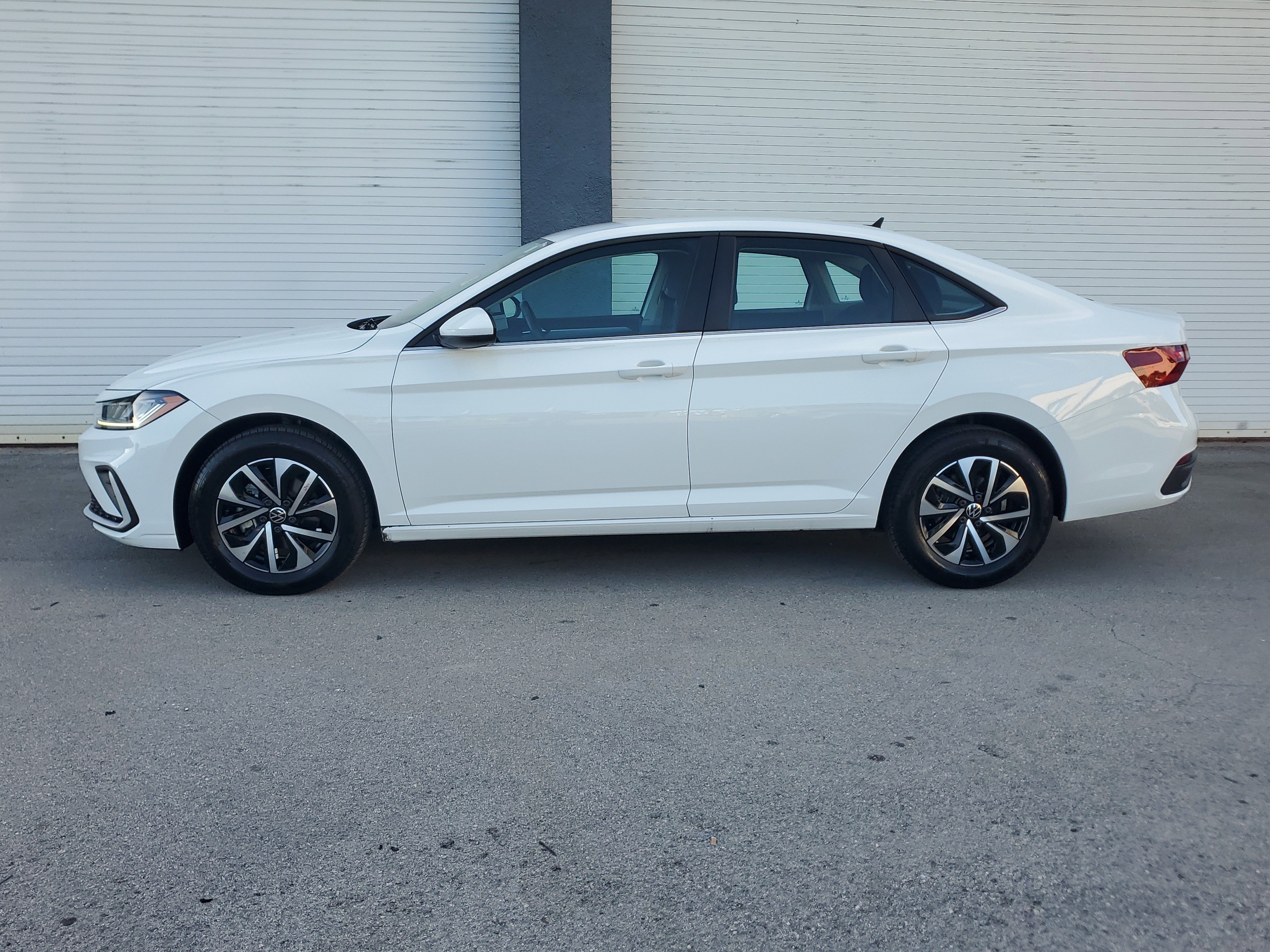 Used 2025 Volkswagen Jetta S image 8