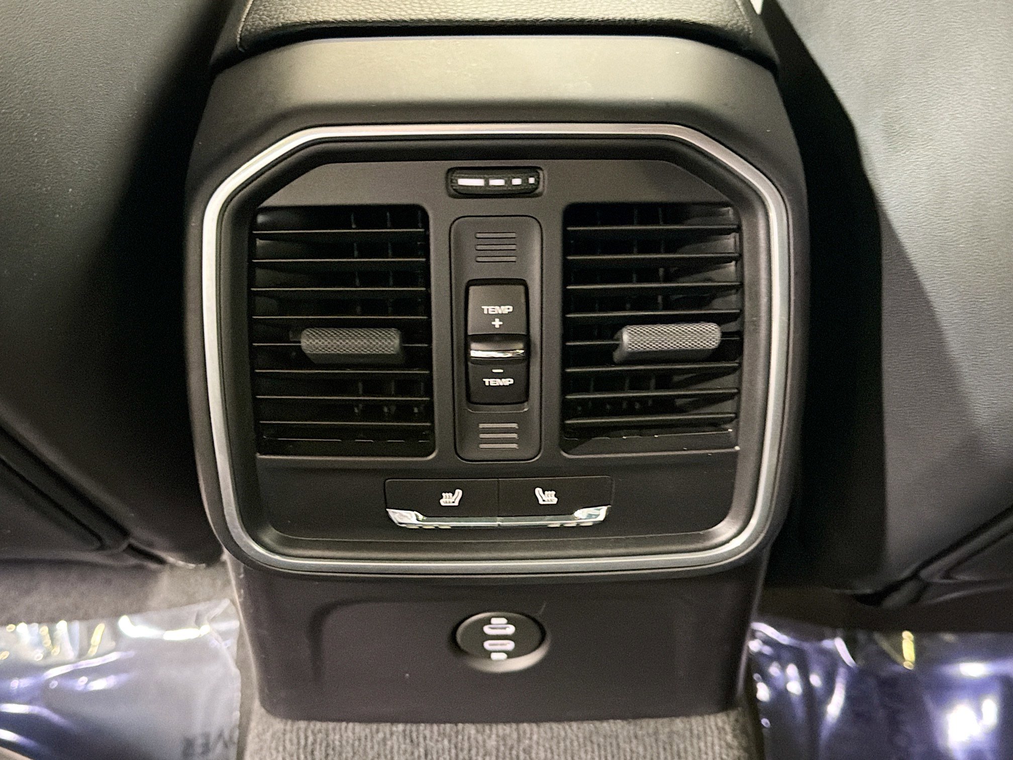 Certified 2023 Porsche Macan AWD/4WD image 20