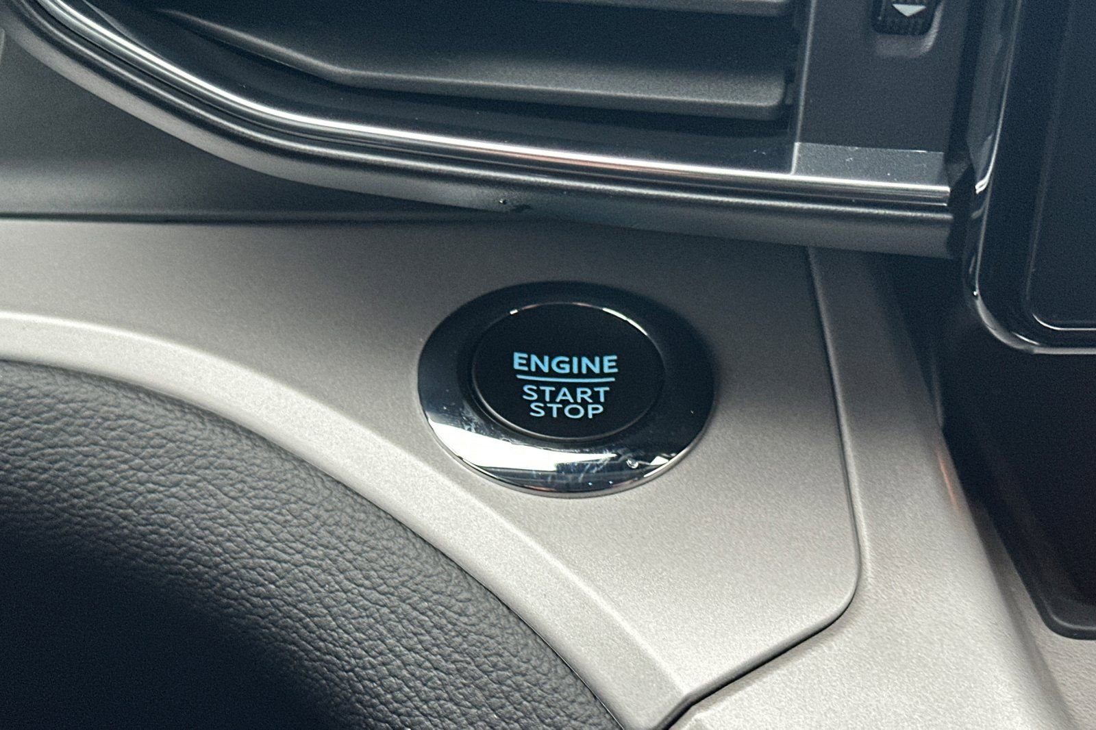 Used 2023 Ford Explorer XLT w/ Equipment Group 202A image 21