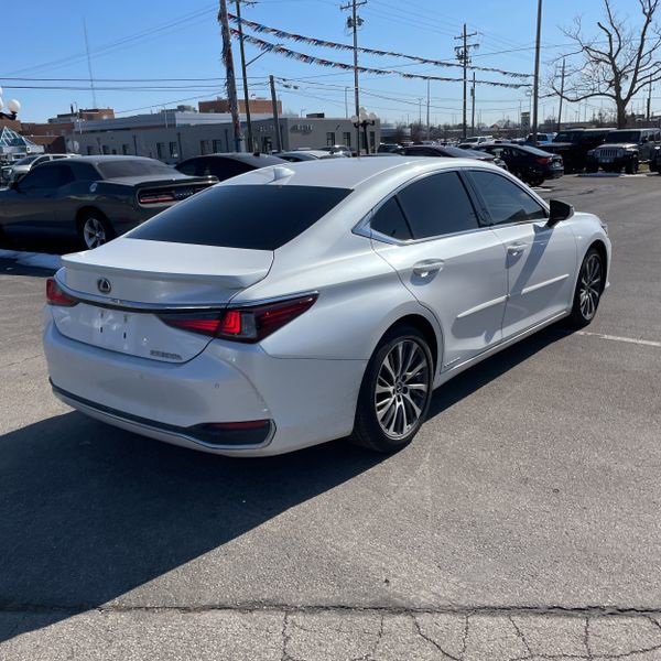 Used 2020 Lexus ES 300h w/ Premium Package image 3