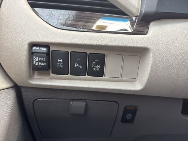 Used 2016 Toyota Sienna XLE w/ XLE Navigation Package image 29