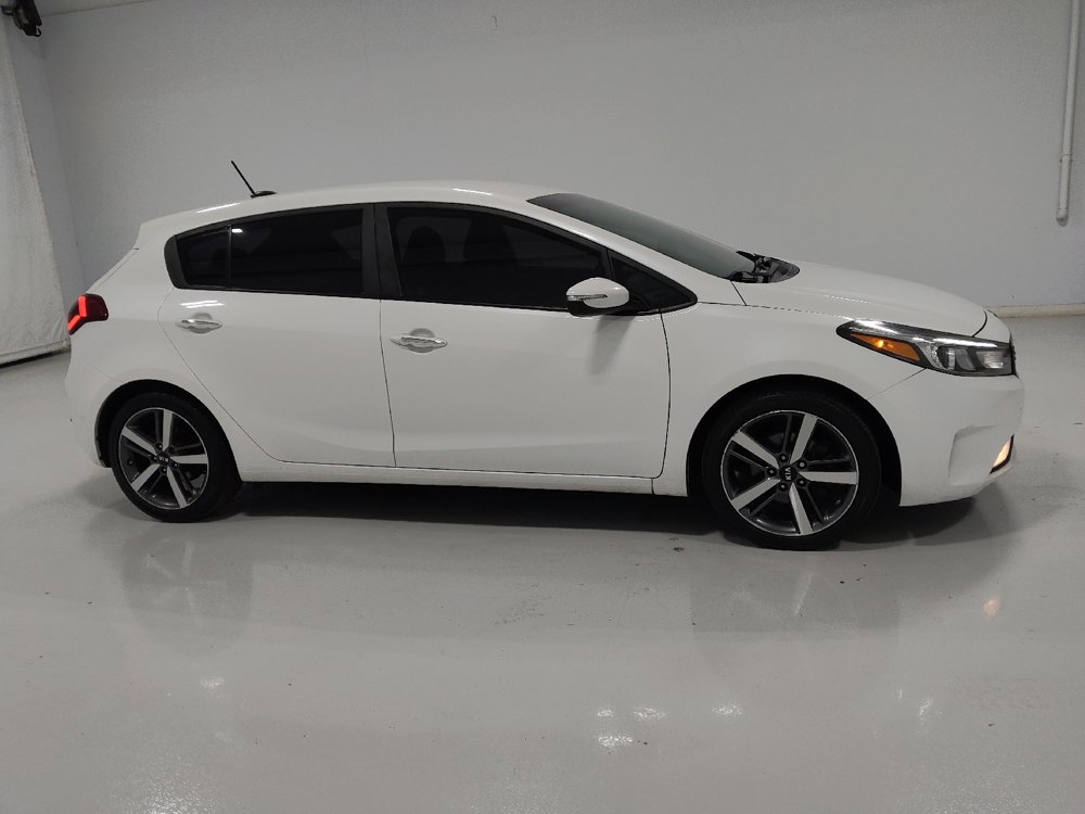 Used 2017 Kia Forte EX image 11