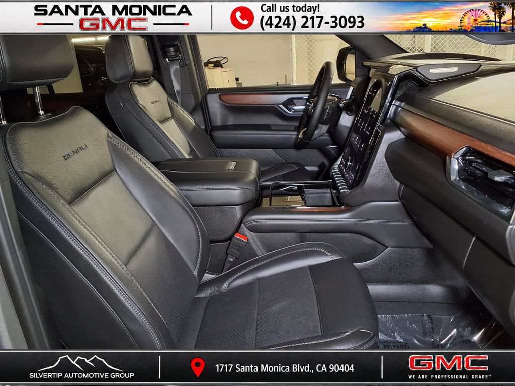 Used 2025 GMC Yukon Denali AWD/4WD image 24