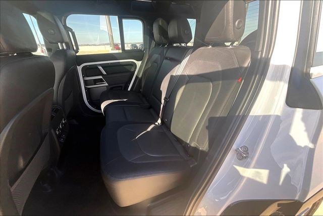 Used 2024 Land Rover Defender 110 X-Dynamic SE image 31