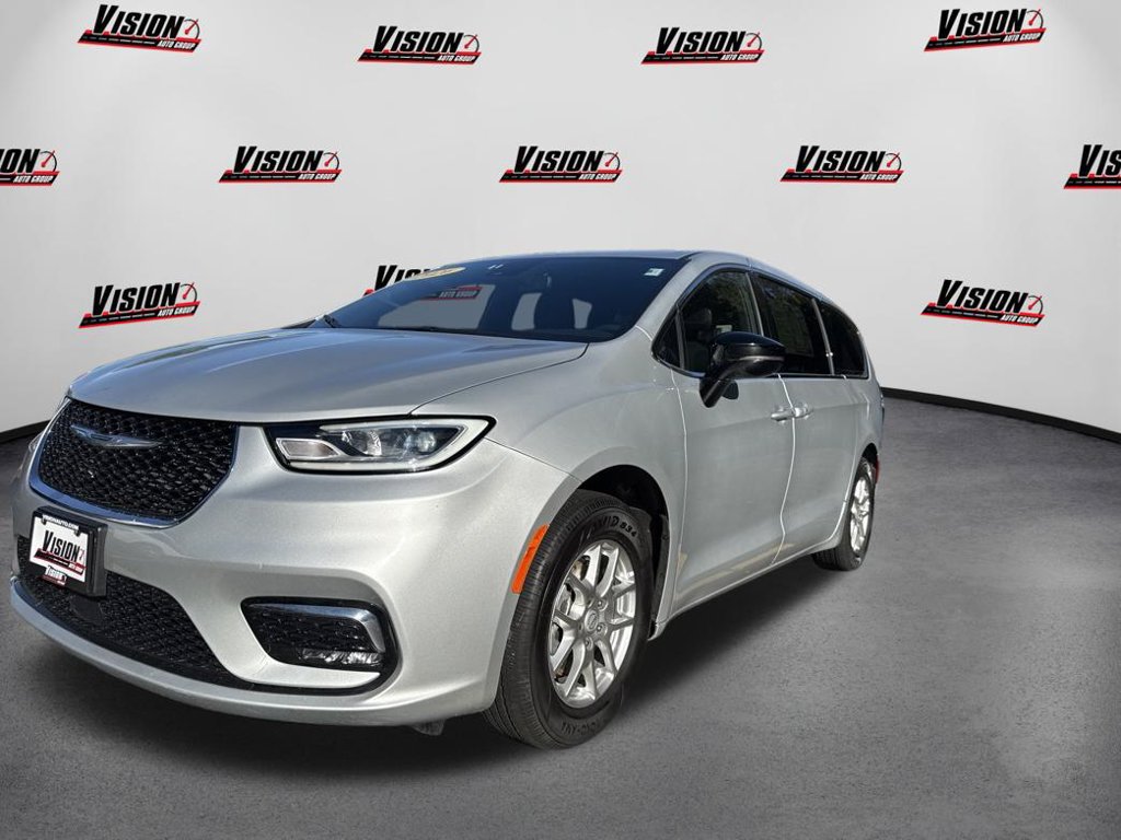 Used 2026 Chrysler Pacifica Select