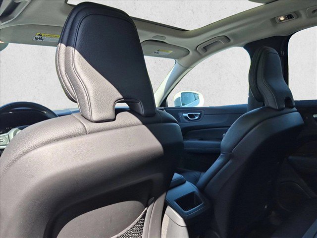 Used 2021 Volvo XC60 T5 Momentum w/ Premium Package FWD image 30