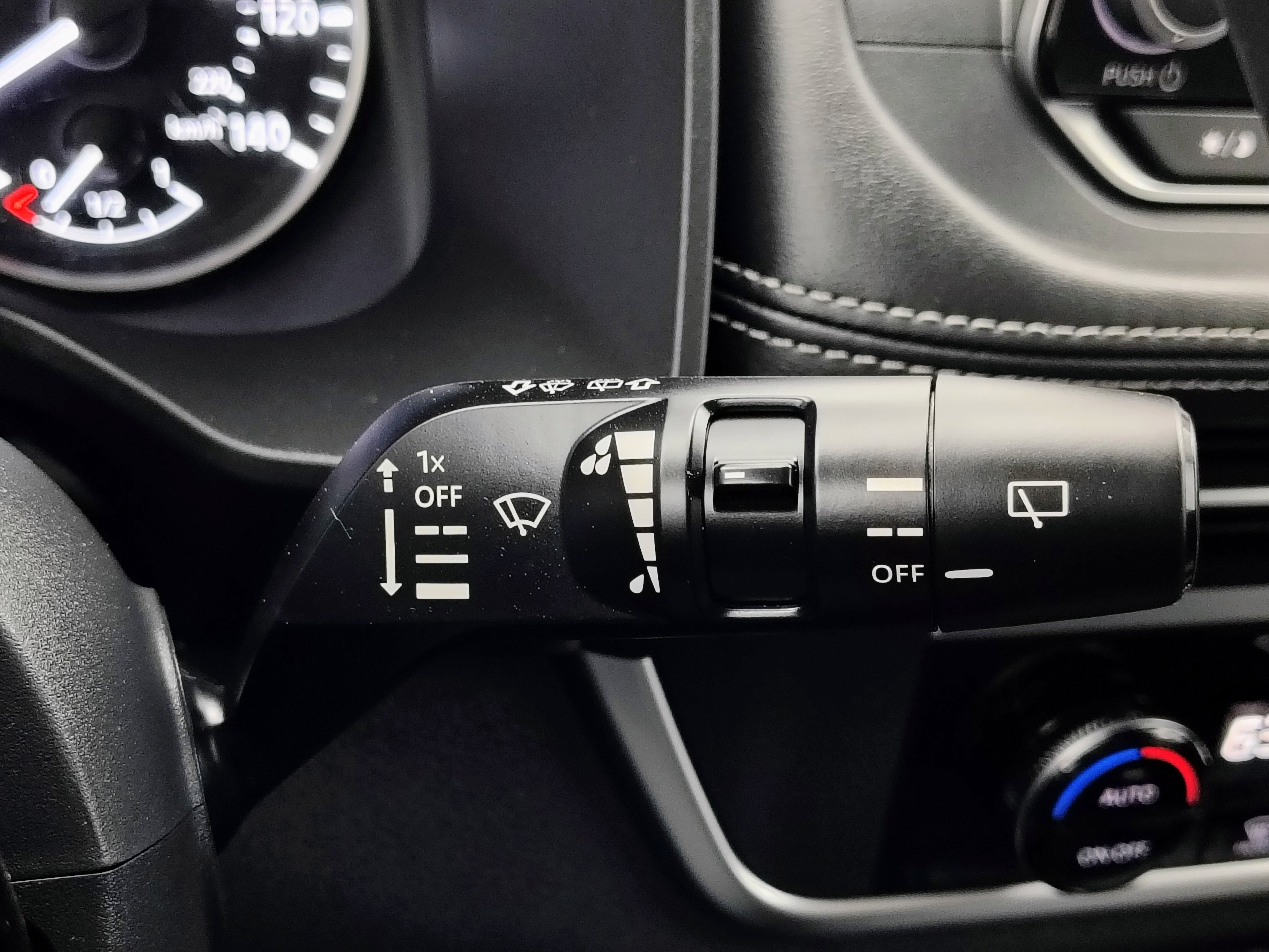 Used 2023 Nissan Rogue SV AWD/4WD image 39