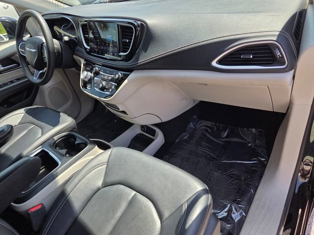 Used 2024 Chrysler Pacifica Limited FWD image 15