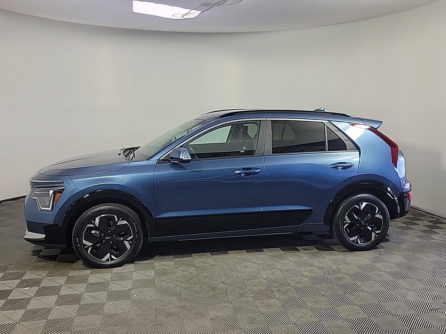Used 2025 Kia Niro Wind w/ Wind Preserve Package FWD image 12