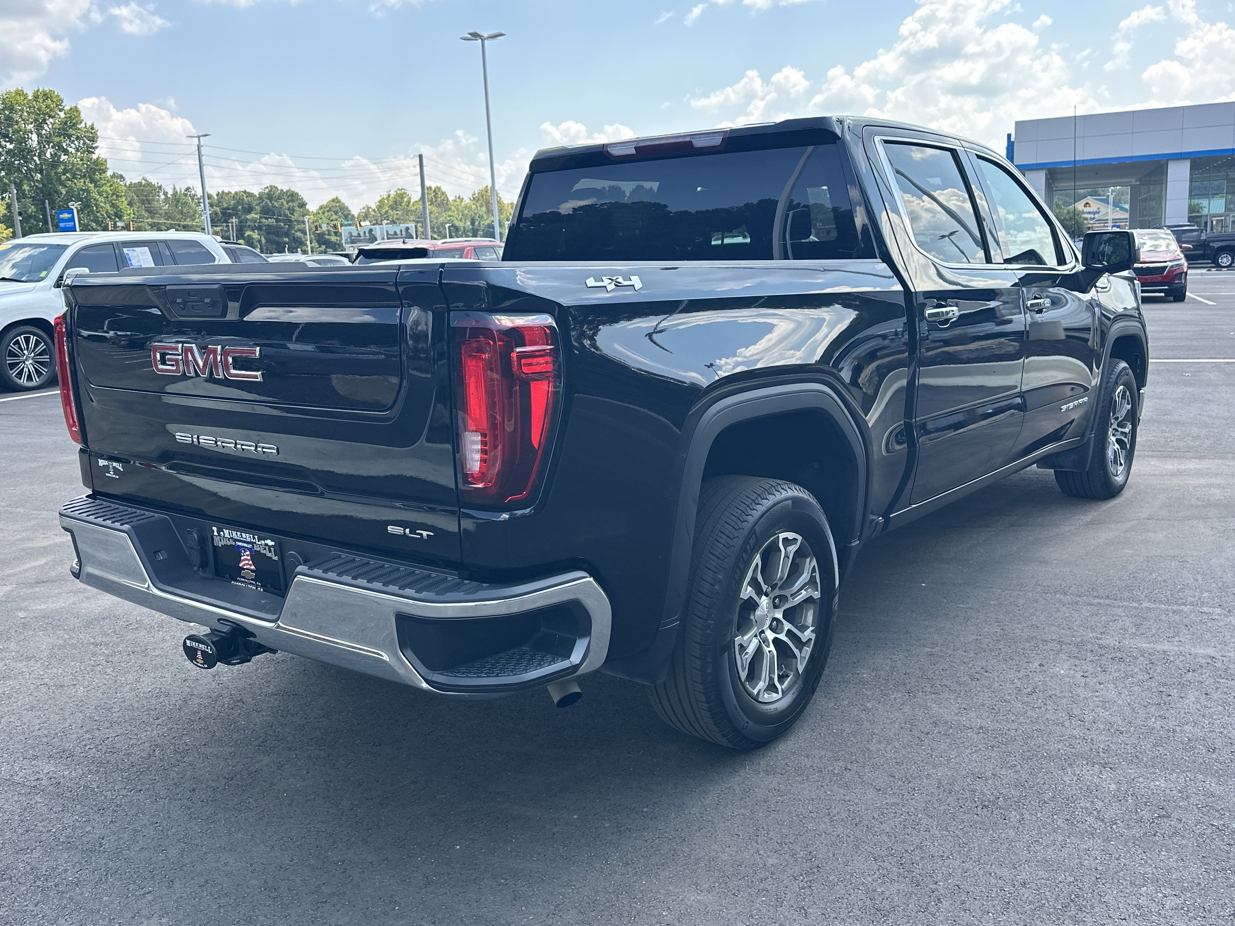 Used 2025 GMC Sierra 1500 SLT AWD/4WD image 8