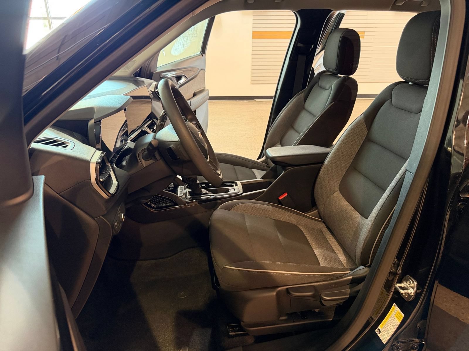 Used 2025 Chevrolet TrailBlazer LT FWD image 21