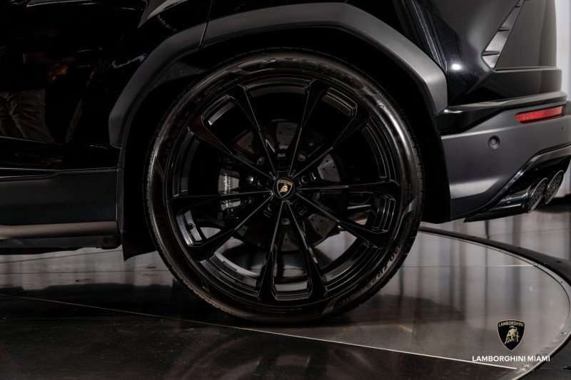 Used 2021 Lamborghini Urus image 12