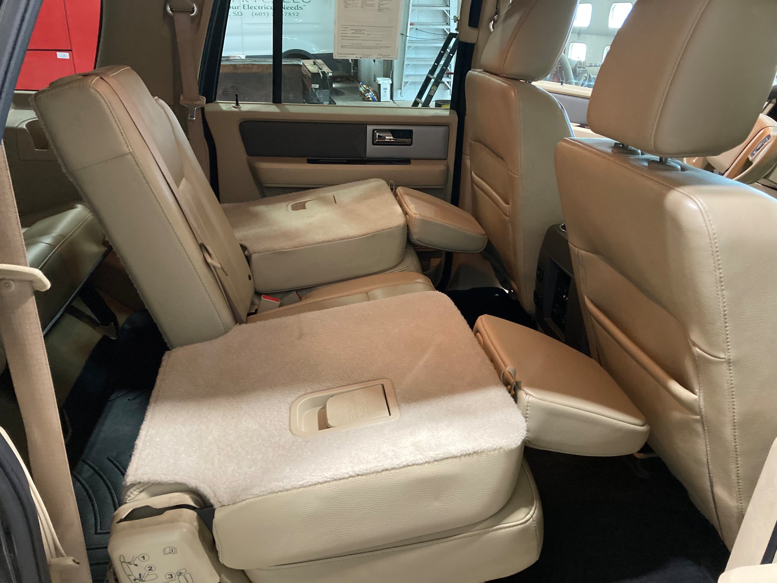 Used 2014 Ford Expedition EL XLT w/ Equipment Group 202A AWD/4WD image 12