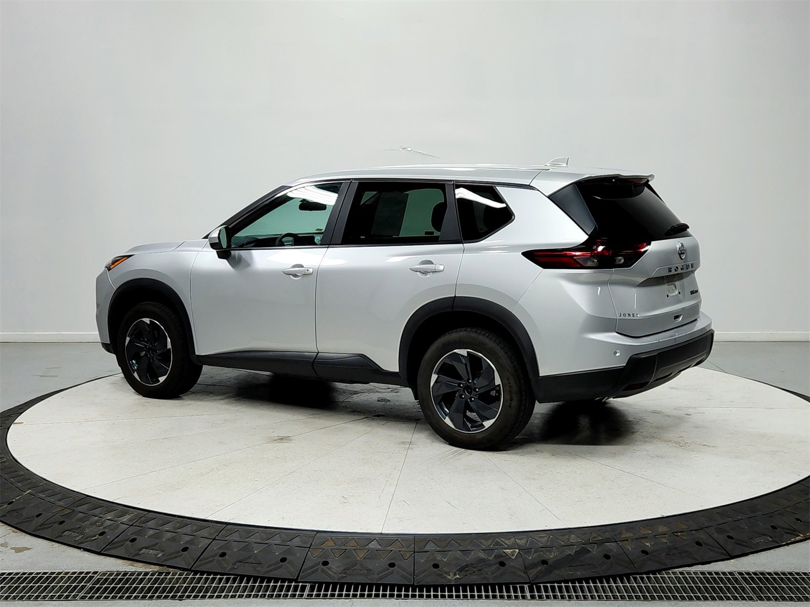 Used 2024 Nissan Rogue SV image 5