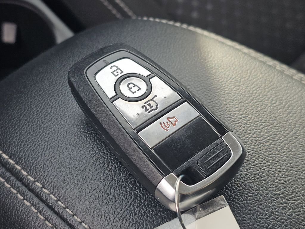 Used 2025 Ford Escape Active AWD/4WD image 32