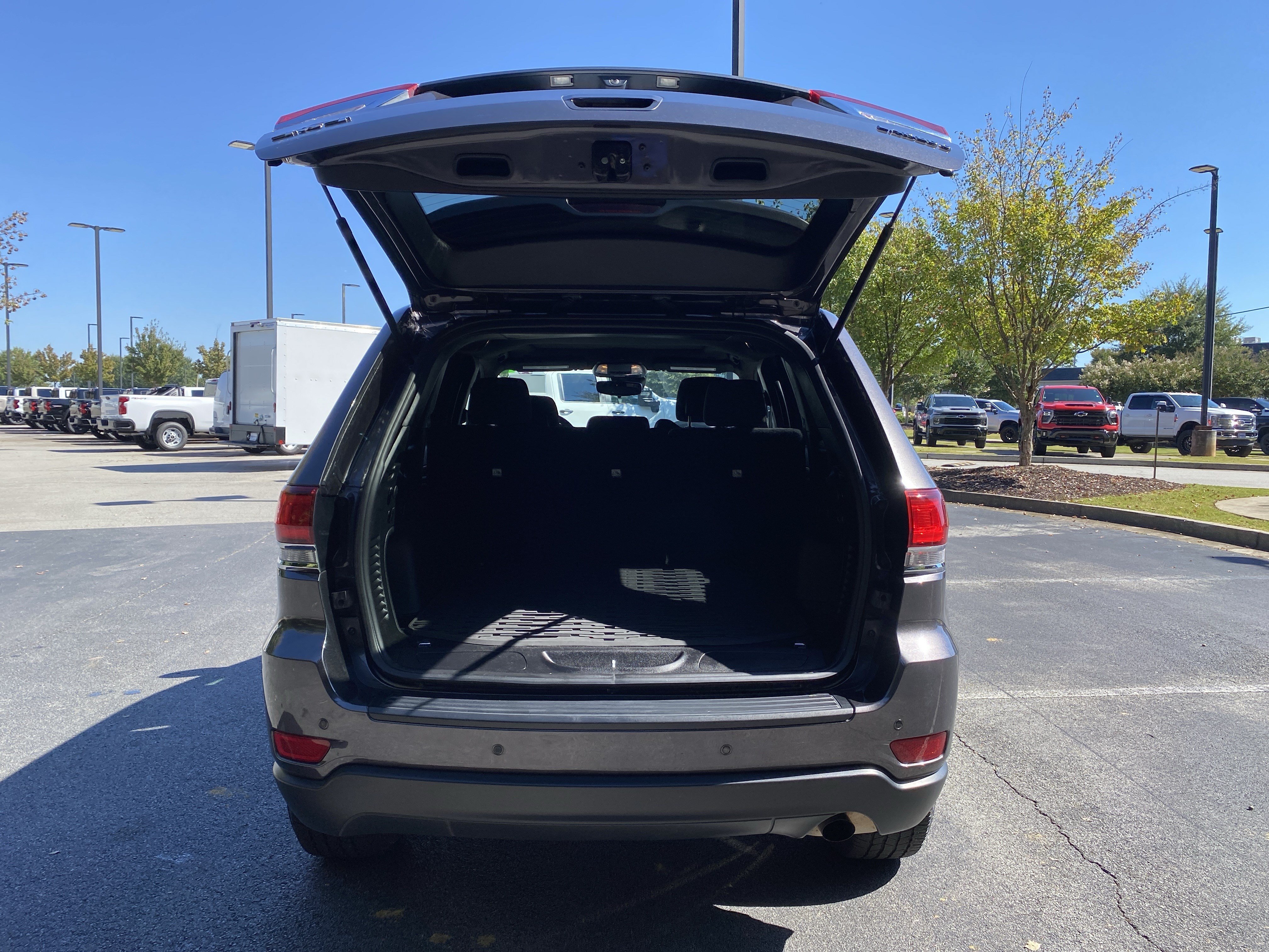 Used 2021 Jeep Grand Cherokee Laredo AWD/4WD image 11