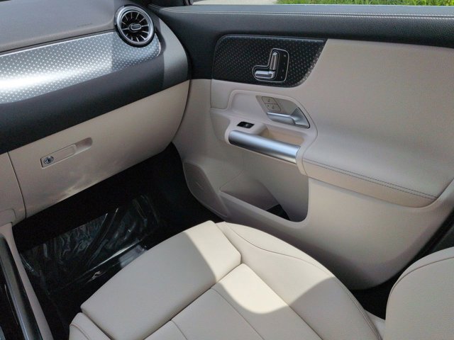 Certified 2025 Mercedes-Benz GLA 250 image 17