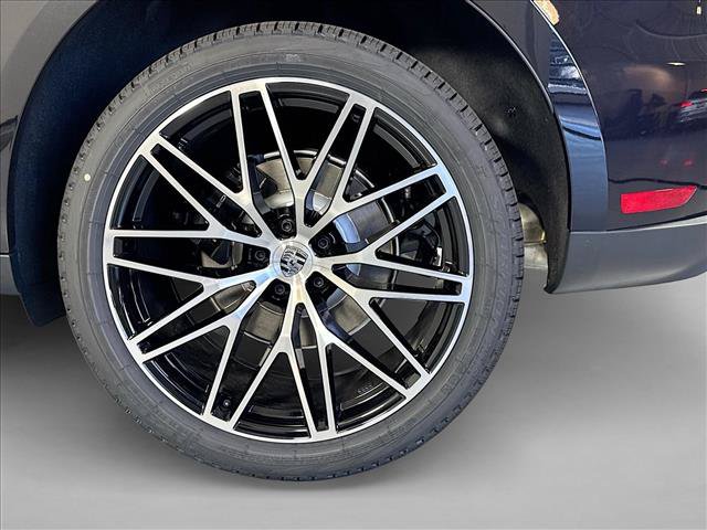 Used 2026 Porsche Macan AWD/4WD image 25