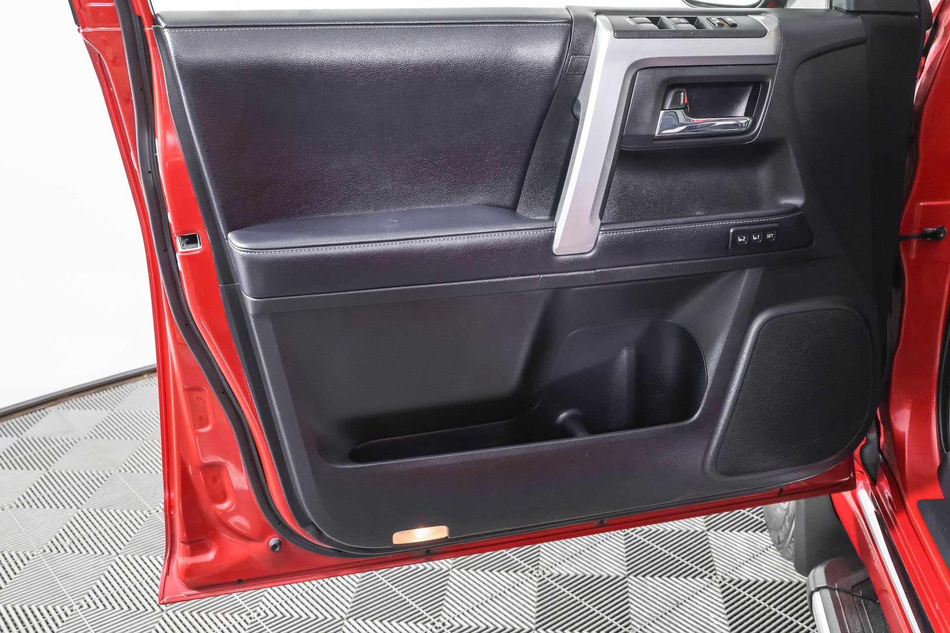 Used 2018 Toyota 4Runner Limited image 32