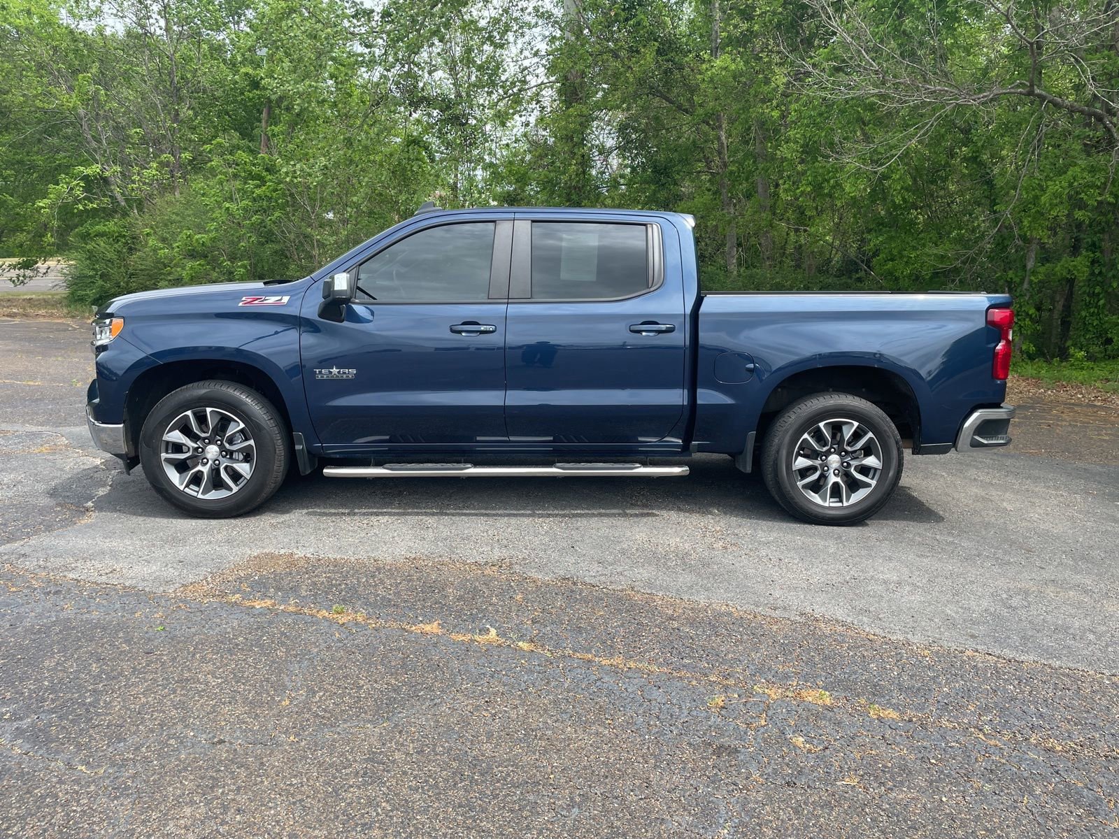 Used 2023 Chevrolet Silverado 1500 LT image 2