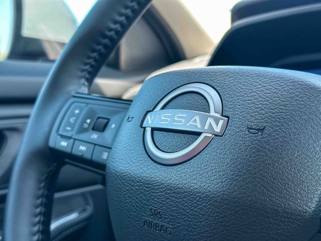 Used 2025 Nissan Rogue SL w/ SL Premium Package AWD/4WD image 30