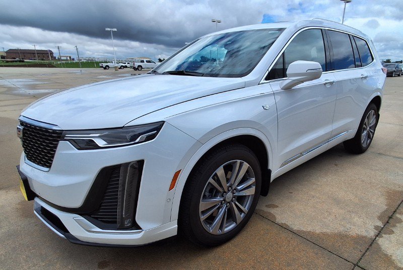 Used 2024 Cadillac XT6 Premium Luxury w/ Technology Package AWD/4WD image 4