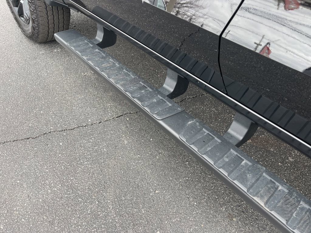 Used 2025 Chevrolet Colorado Z71 w/ Midnight Edition image 25