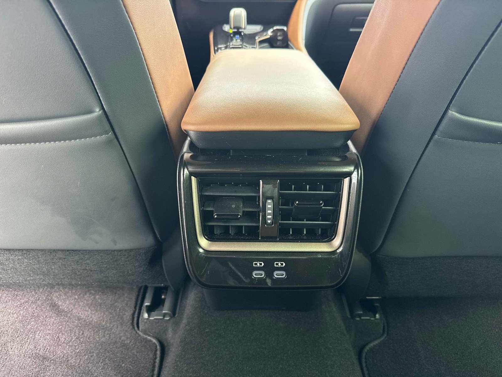 Used 2025 Toyota Crown Signia w/ Advanced Technology Package AWD/4WD image 17