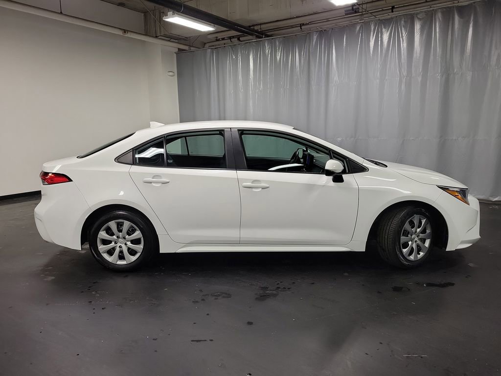 Used 2025 Toyota Corolla LE image 9