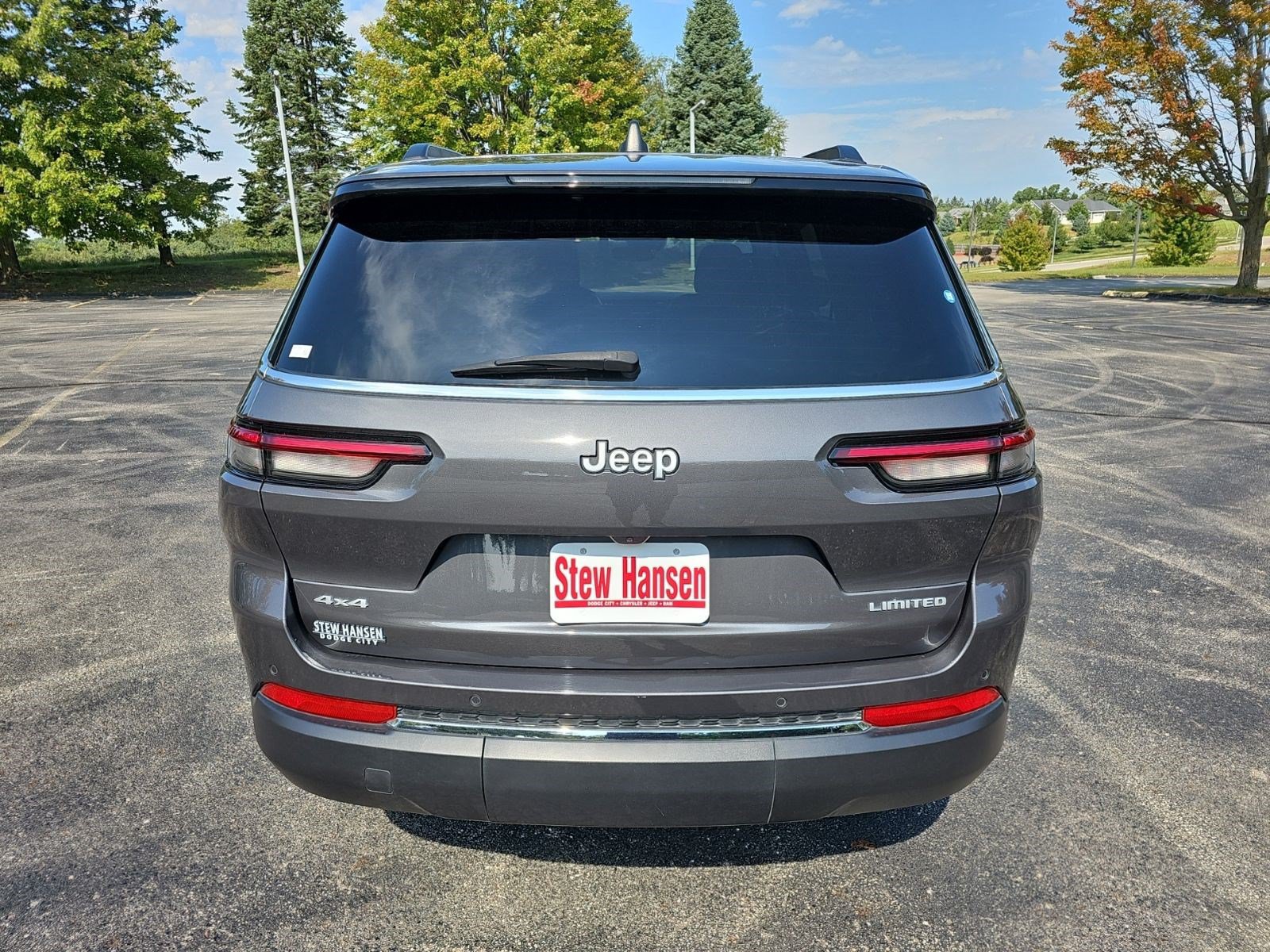 Used 2024 Jeep Grand Cherokee L Limited AWD/4WD image 5