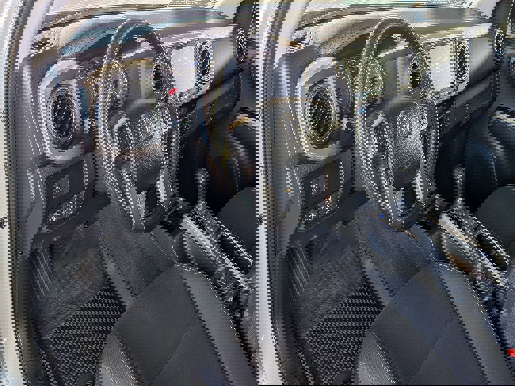 Used 2022 Toyota Tacoma SR5 w/ Trail Edition image 13