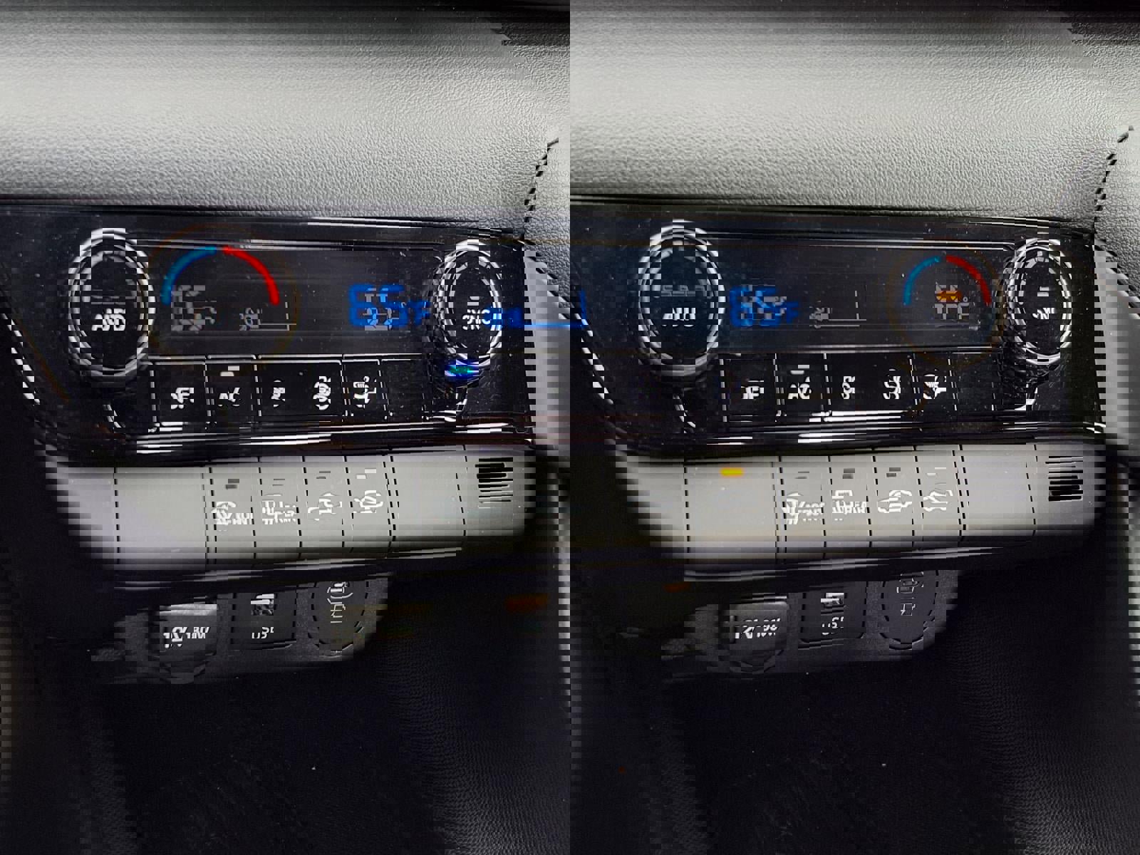 Certified 2025 Hyundai Elantra Sport image 19