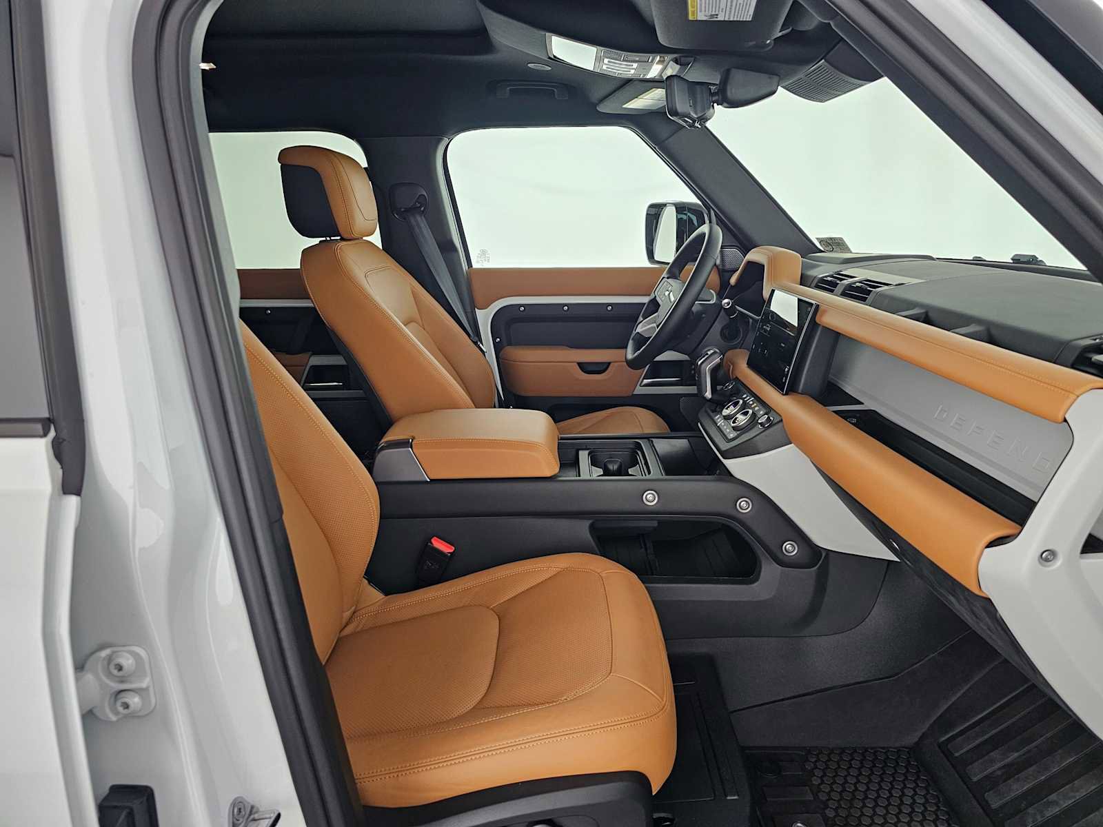 Used 2024 Land Rover Defender 110 SE image 10