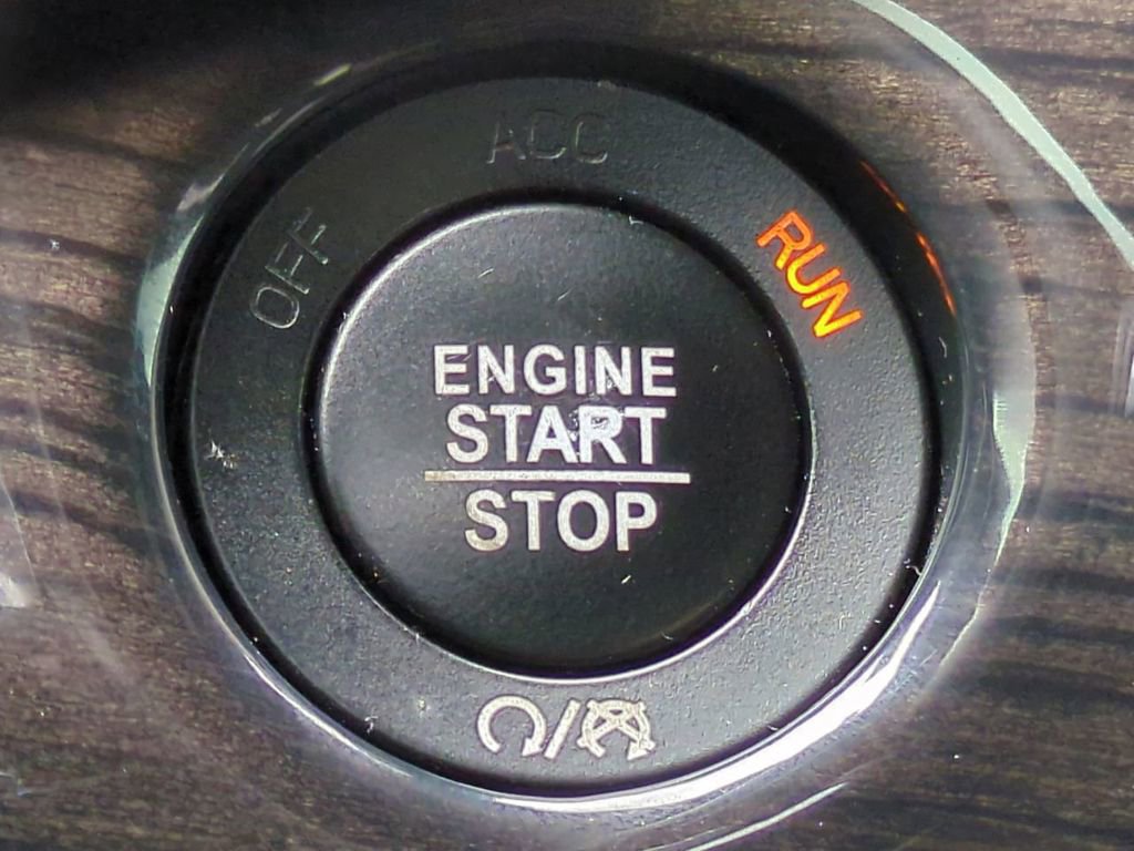 Used 2017 Jeep Grand Cherokee Overland w/ Jeep Active Safety Group image 30