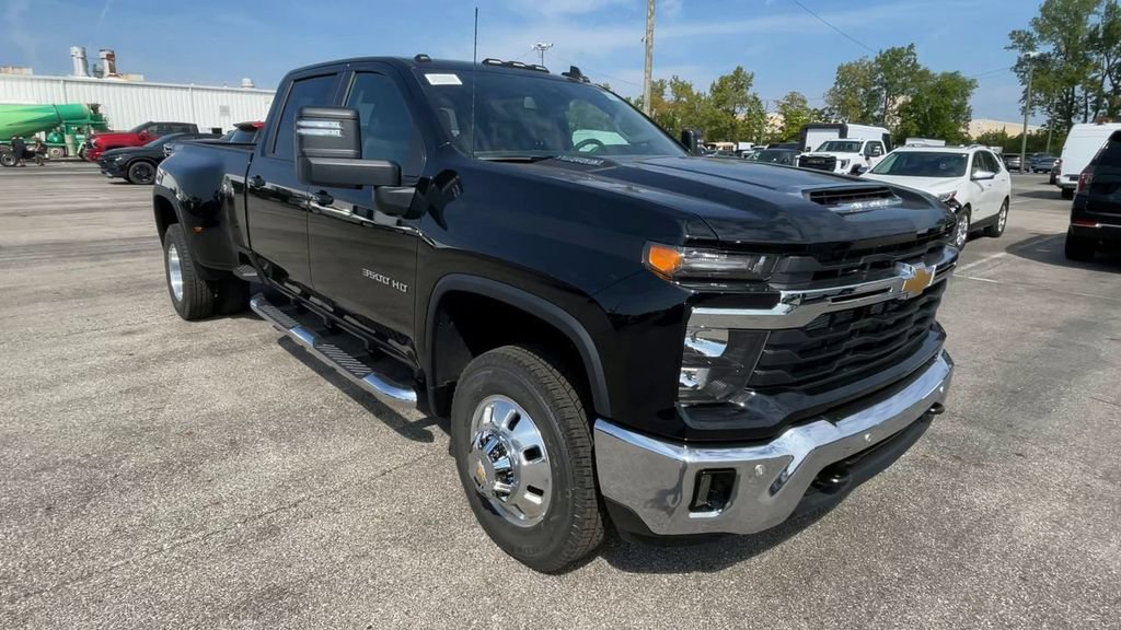 New 2026 Chevrolet Silverado 3500 LT w/ All Star Edition AWD/4WD image 4