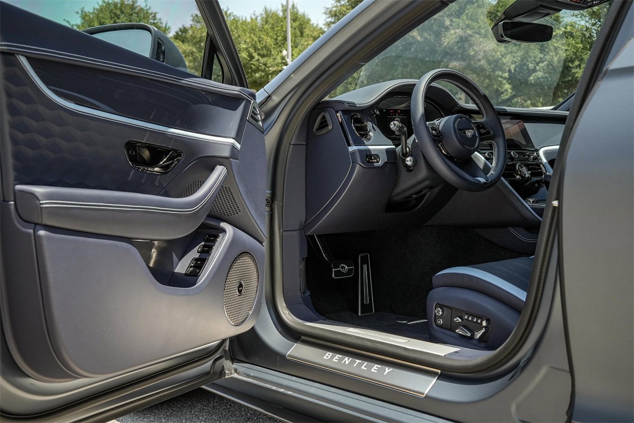 New 2025 Bentley Flying Spur Plug-In Hybrid image 18