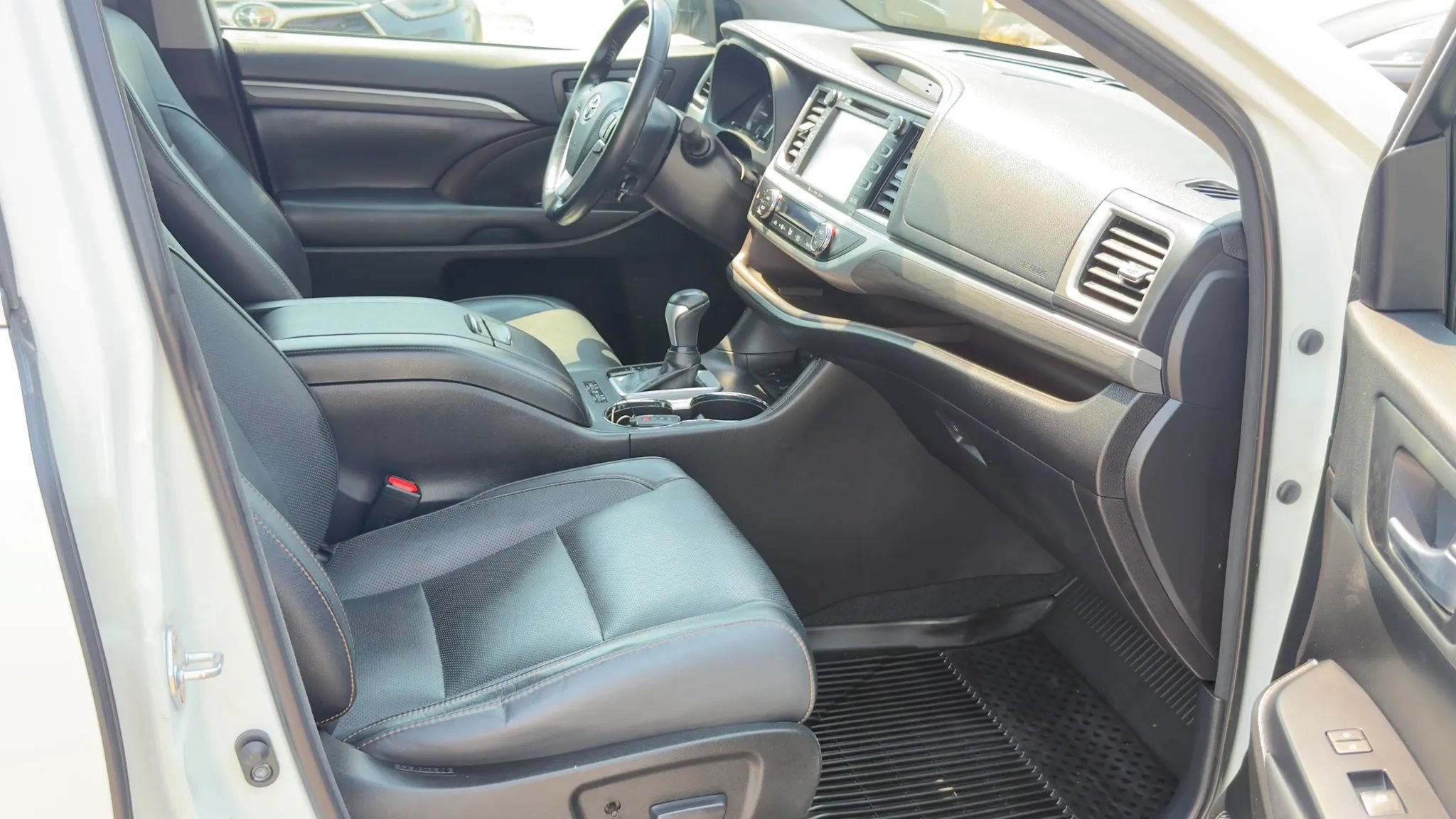 Used 2018 Toyota Highlander Limited AWD/4WD image 15