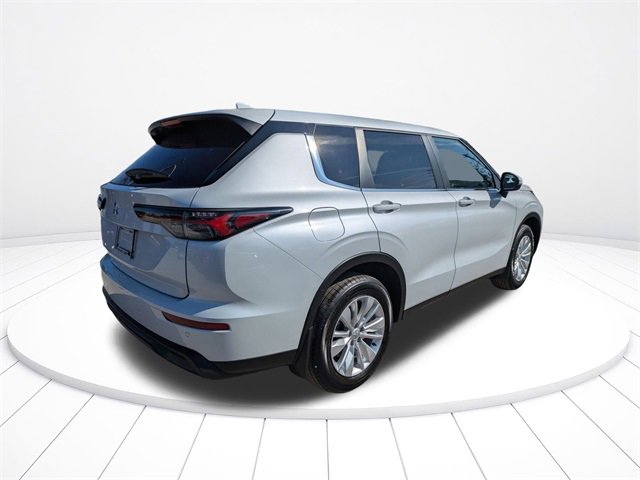 New 2025 Mitsubishi Outlander ES image 4