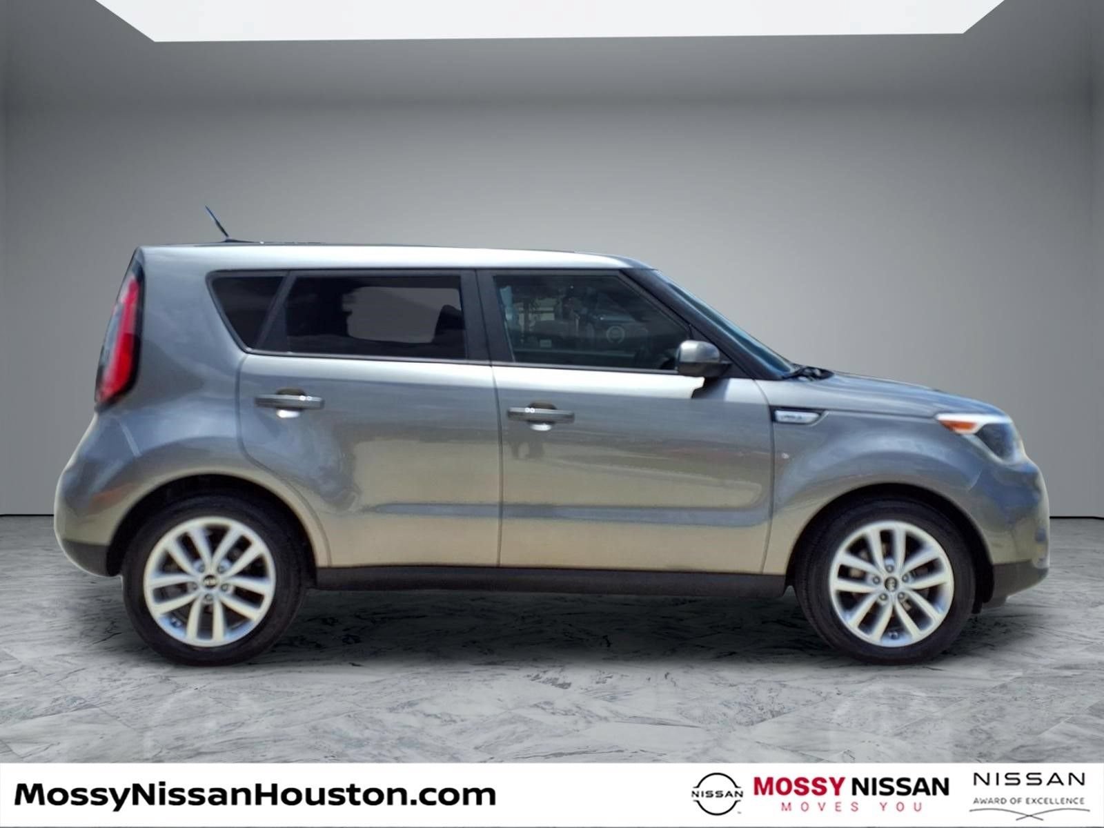 Used 2017 Kia Soul + FWD image 8