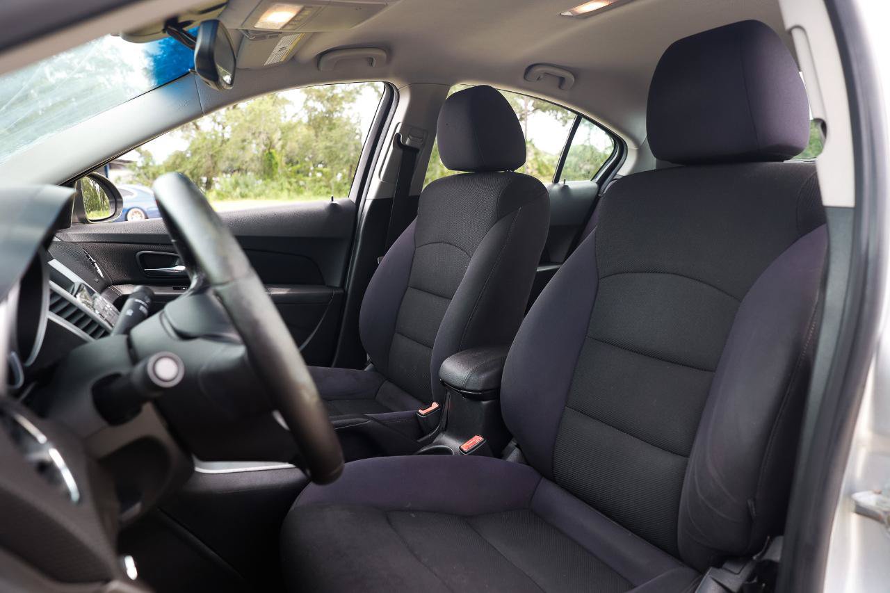 Used 2013 Chevrolet Cruze LT FWD image 6