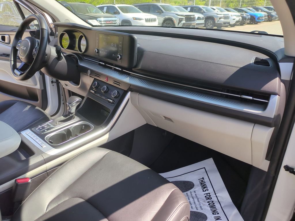 Used 2022 Kia Carnival LX image 30