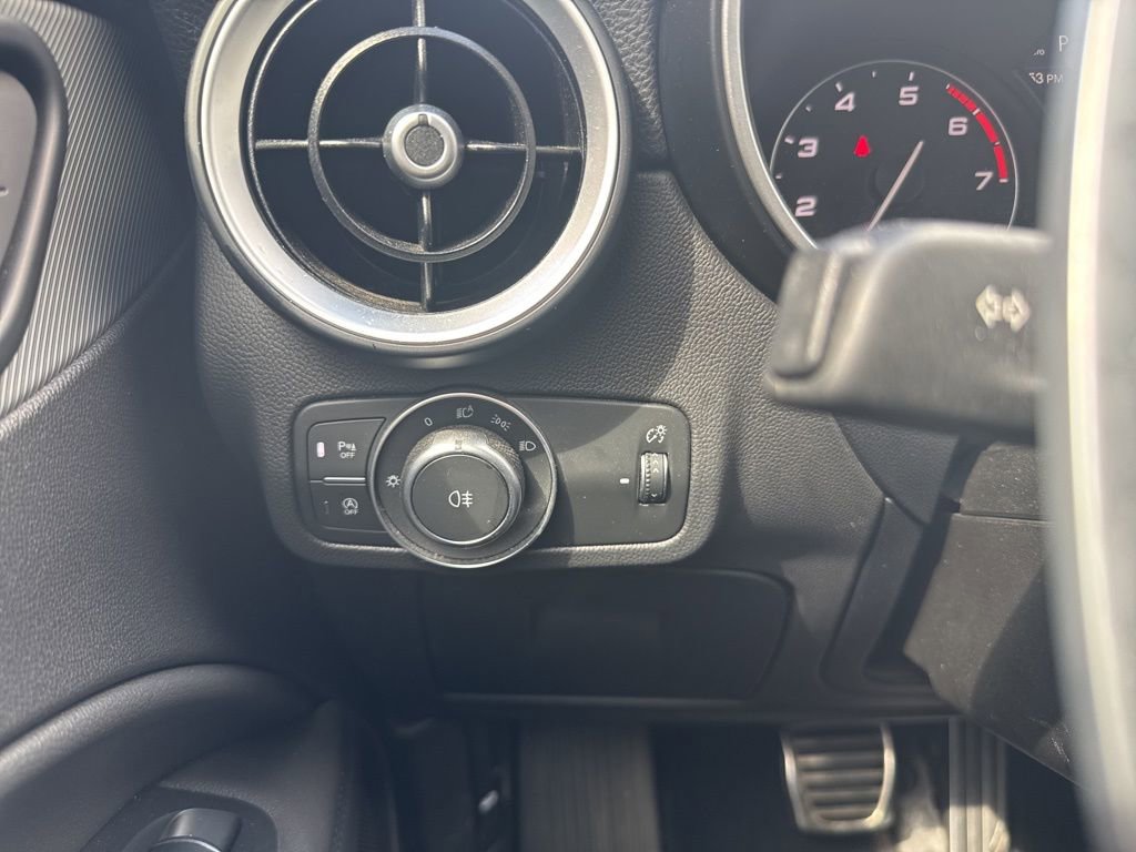 Used 2022 Alfa Romeo Stelvio Veloce image 38