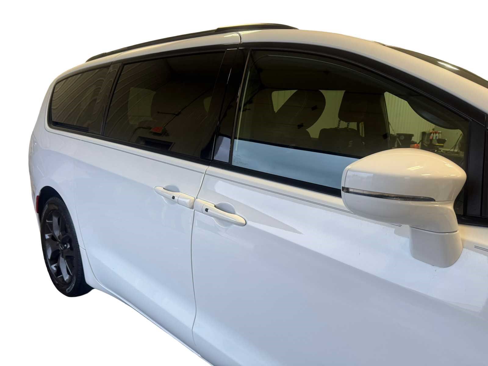 Used 2021 Chrysler Pacifica Touring w/ S Appearance Package FWD image 11