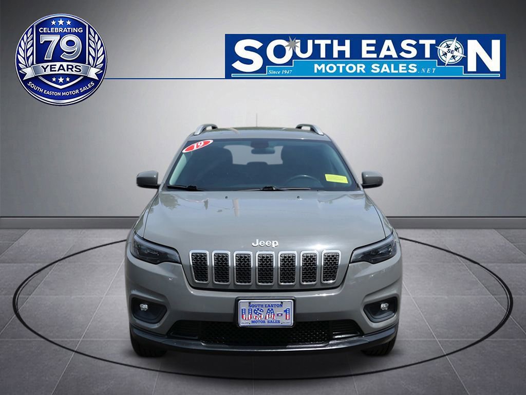 Used 2019 Jeep Cherokee Latitude Plus w/ Cold Weather Group AWD/4WD image 3