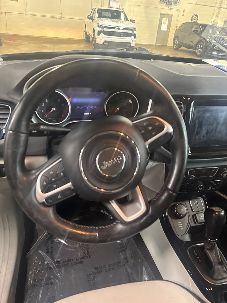 Used 2018 Jeep Compass Limited w/ Navigation Group AWD/4WD image 10
