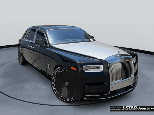 Used 2022 Rolls-Royce Phantom Sedan RWD image 3